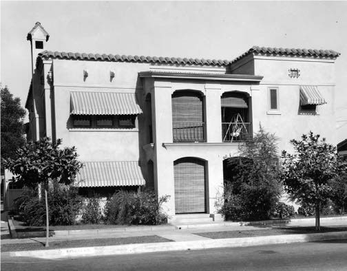 1927 photo of Pomonoa Apartments
