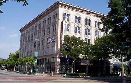 newer photo of Chaptman Building