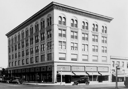 old photo of Chapman Building